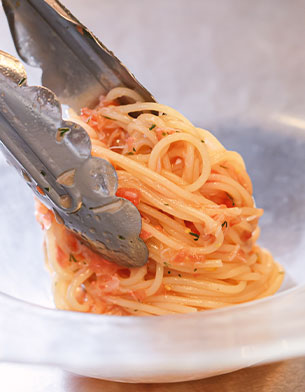 パスタ盛り付け